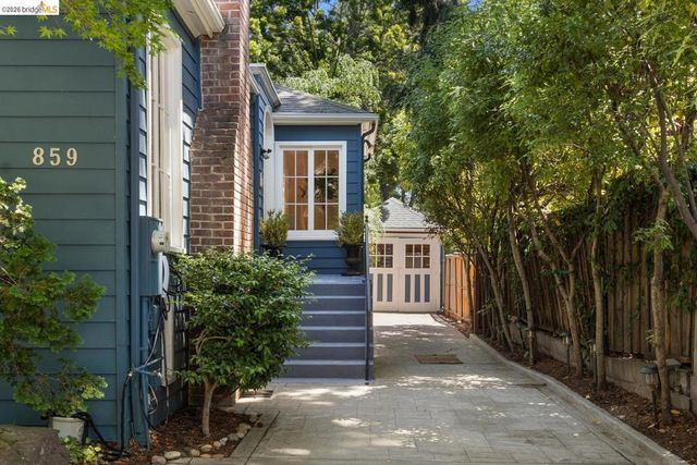 859 Sunnyhills Rd, Oakland, CA 94610