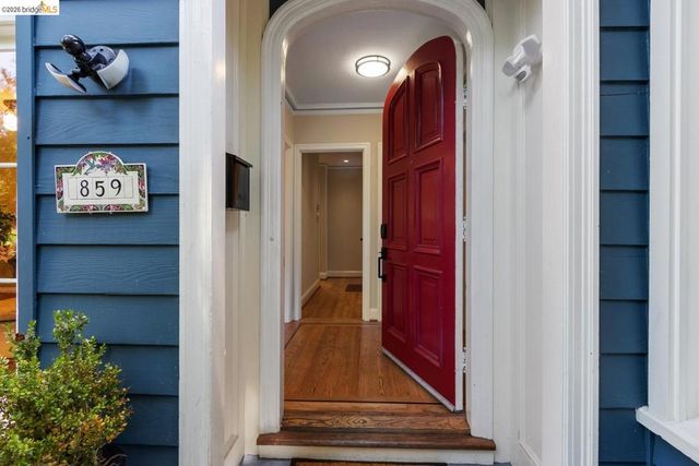 859 Sunnyhills Rd, Oakland, CA 94610