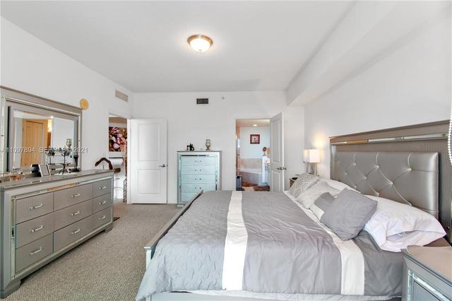 7900 HARBOR ISLAND Drive 1517, North Bay Village, FL 33141
