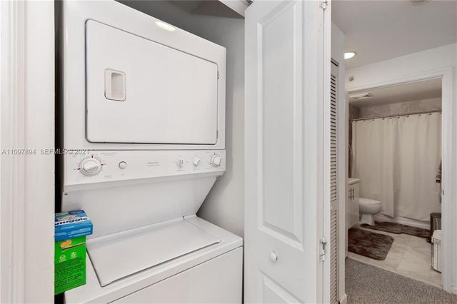 7900 HARBOR ISLAND Drive 1517, North Bay Village, FL 33141