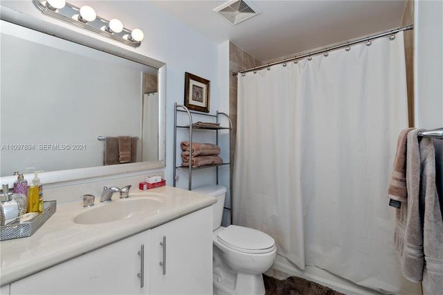 7900 HARBOR ISLAND Drive 1517, North Bay Village, FL 33141