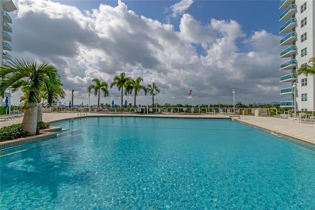 7900 HARBOR ISLAND Drive 1517, North Bay Village, FL 33141