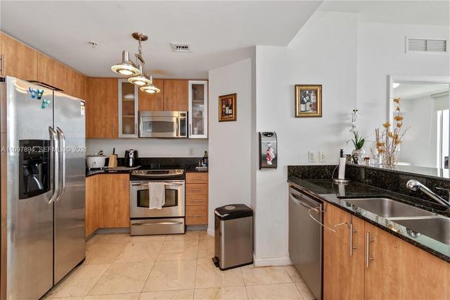 7900 HARBOR ISLAND Drive 1517, North Bay Village, FL 33141
