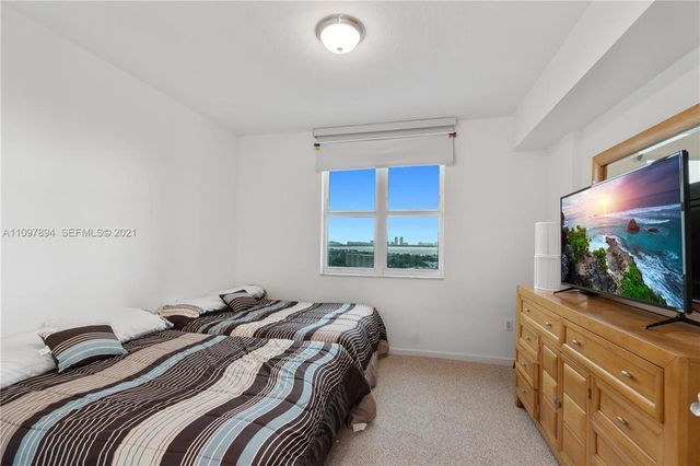 7900 HARBOR ISLAND Drive 1517, North Bay Village, FL 33141