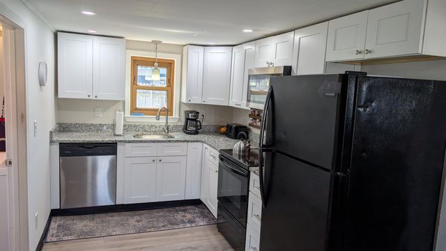 11 Bellevue Street, Manchester, NH 03103