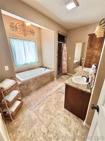 2010 E Creekside Road, Stigler, OK 74462