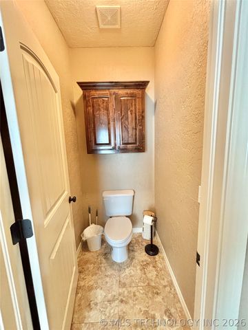 2010 E Creekside Road, Stigler, OK 74462