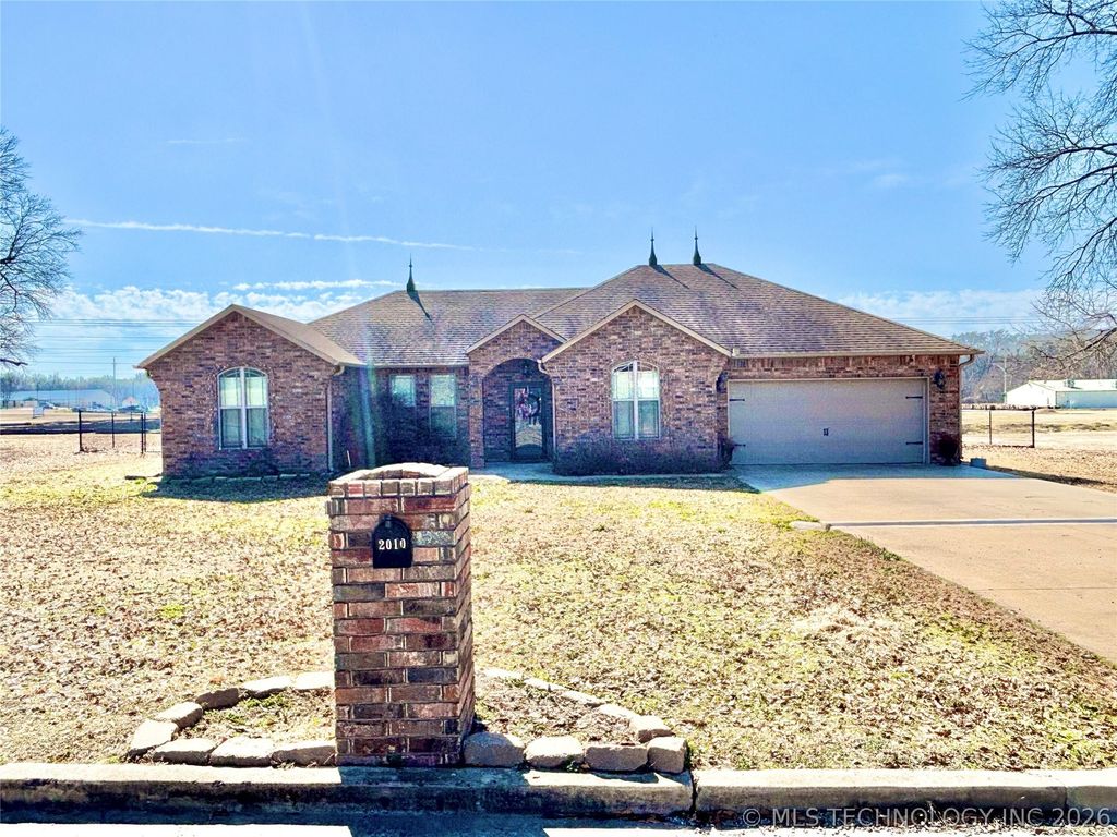 2010 E Creekside Road, Stigler, OK 74462