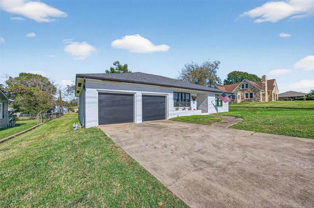 302 W Stone Street, Brenham, TX 77833