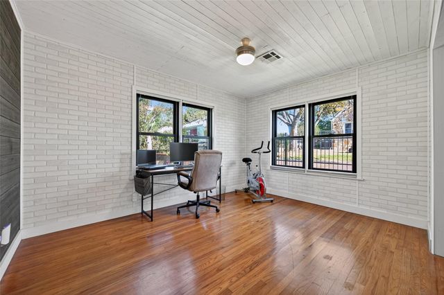 302 W Stone Street, Brenham, TX 77833