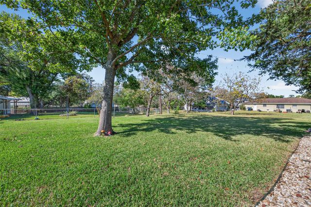 302 W Stone Street, Brenham, TX 77833