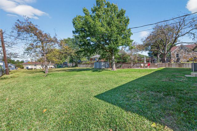 302 W Stone Street, Brenham, TX 77833