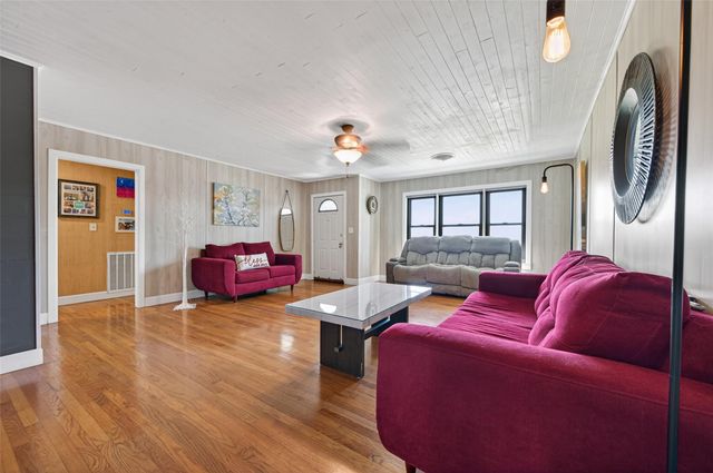 302 W Stone Street, Brenham, TX 77833