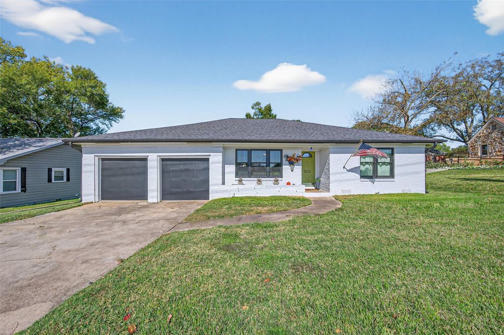 302 W Stone Street, Brenham, TX 77833