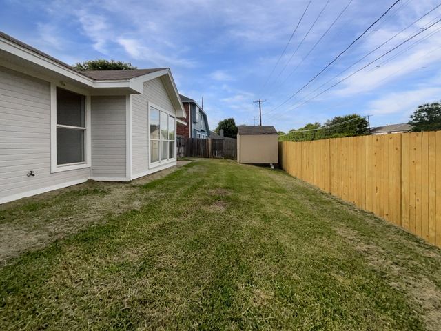 6020 Maple Leaf Drive, Arlington, TX 76017