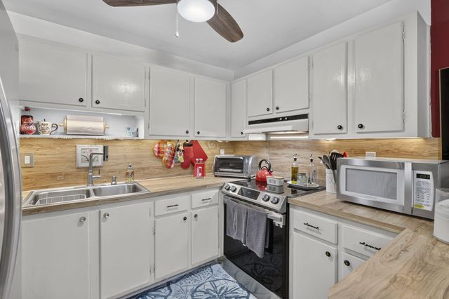 810 LAKE SHORE Drive 25, Lake Park, FL 33403