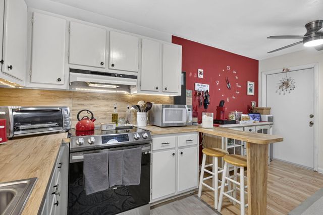 810 LAKE SHORE Drive 25, Lake Park, FL 33403
