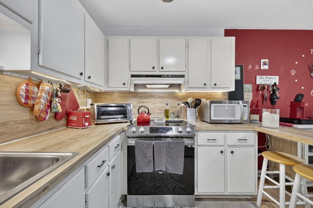 810 LAKE SHORE Drive 25, Lake Park, FL 33403