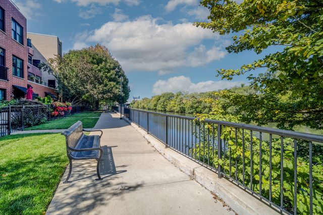 2801 N Oakley Avenue 202, Chicago, IL 60618