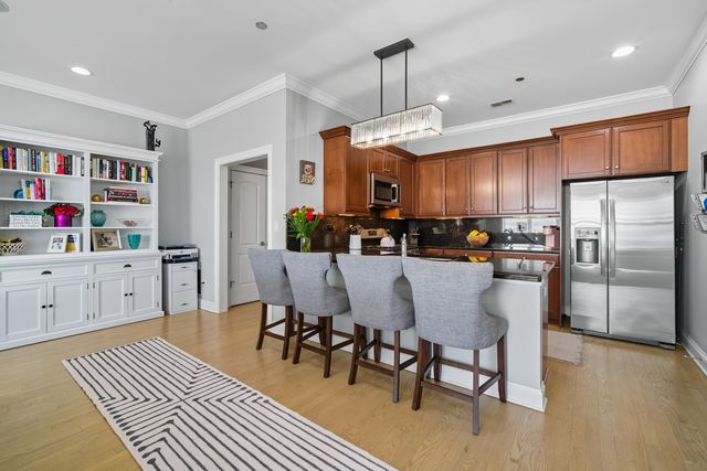 2801 N Oakley Avenue 202, Chicago, IL 60618