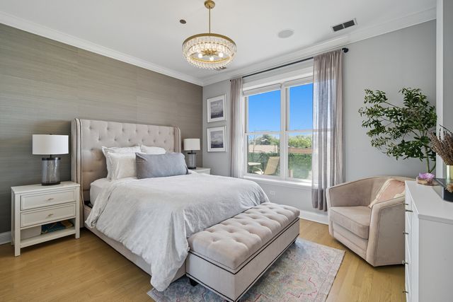 2801 N Oakley Avenue 202, Chicago, IL 60618