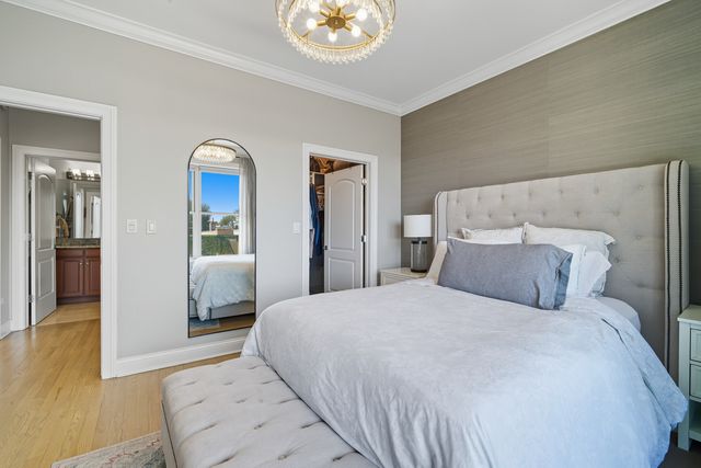 2801 N Oakley Avenue 202, Chicago, IL 60618