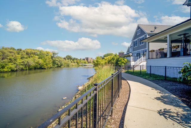 2801 N Oakley Avenue 202, Chicago, IL 60618