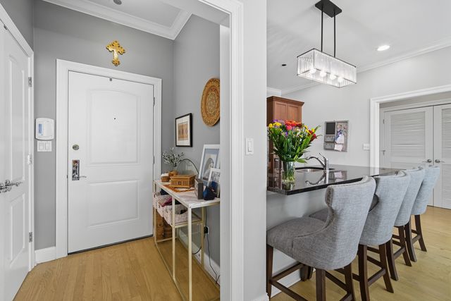 2801 N Oakley Avenue 202, Chicago, IL 60618