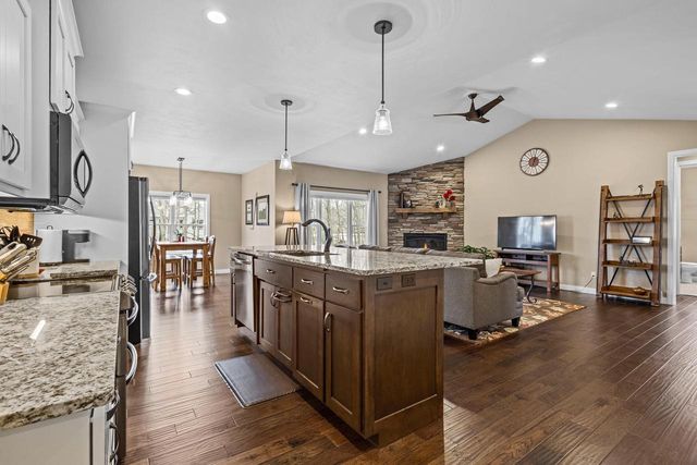2960 BALLY BUNION LANE, Green Bay, WI 54311