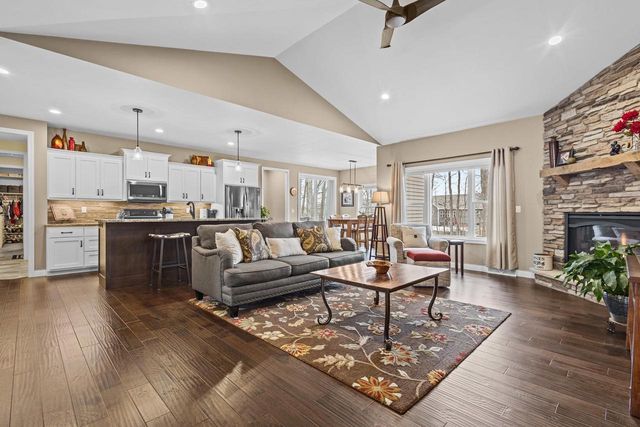 2960 BALLY BUNION LANE, Green Bay, WI 54311