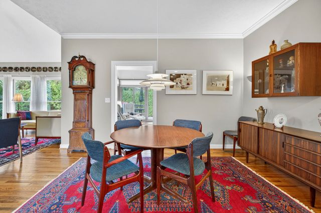 204 ROSE HILL CIR, Staunton, VA 24401