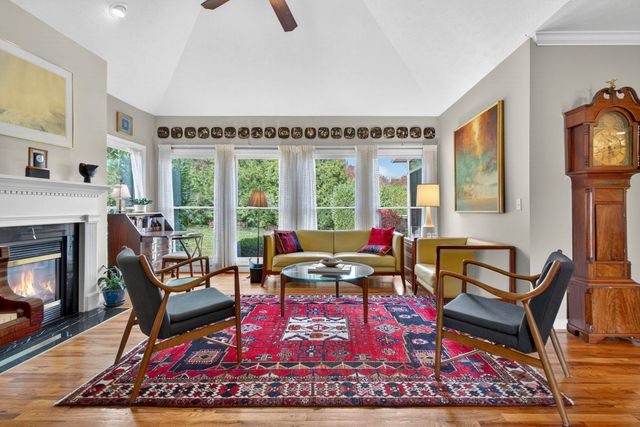 204 ROSE HILL CIR, Staunton, VA 24401