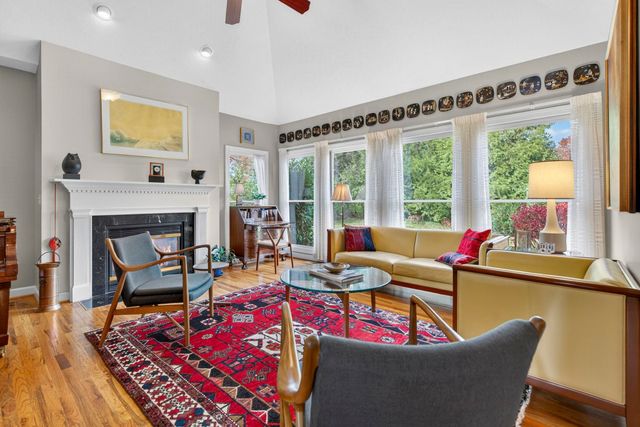 204 ROSE HILL CIR, Staunton, VA 24401