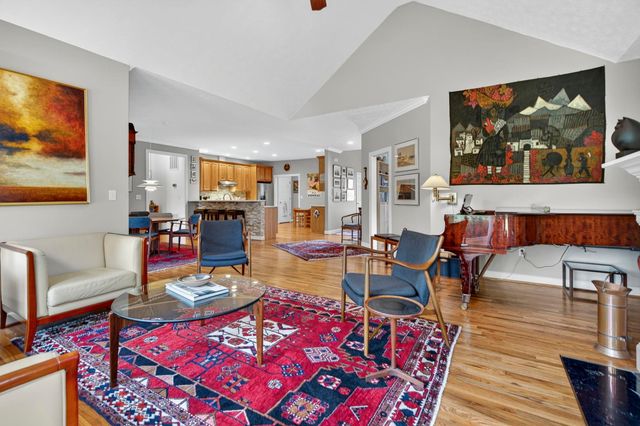 204 ROSE HILL CIR, Staunton, VA 24401