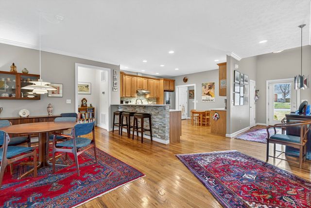 204 ROSE HILL CIR, Staunton, VA 24401