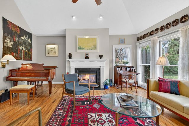 204 ROSE HILL CIR, Staunton, VA 24401