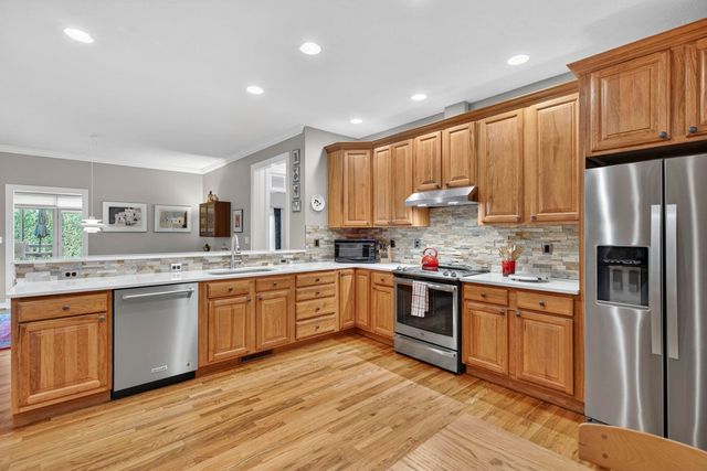 204 ROSE HILL CIR, Staunton, VA 24401