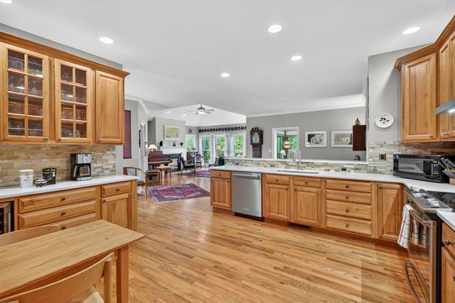 204 ROSE HILL CIR, Staunton, VA 24401