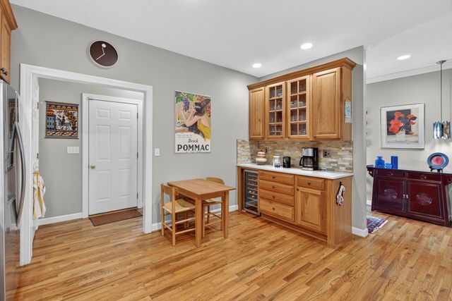 204 ROSE HILL CIR, Staunton, VA 24401