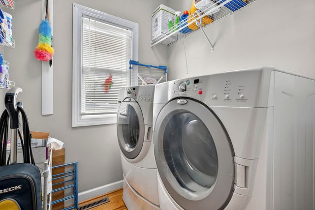 204 ROSE HILL CIR, Staunton, VA 24401