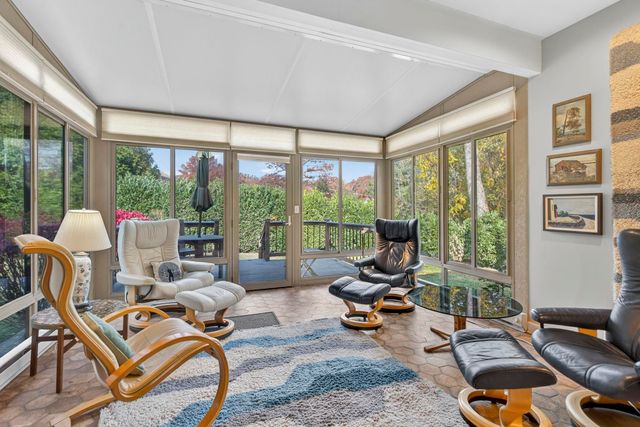 204 ROSE HILL CIR, Staunton, VA 24401