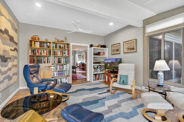 204 ROSE HILL CIR, Staunton, VA 24401