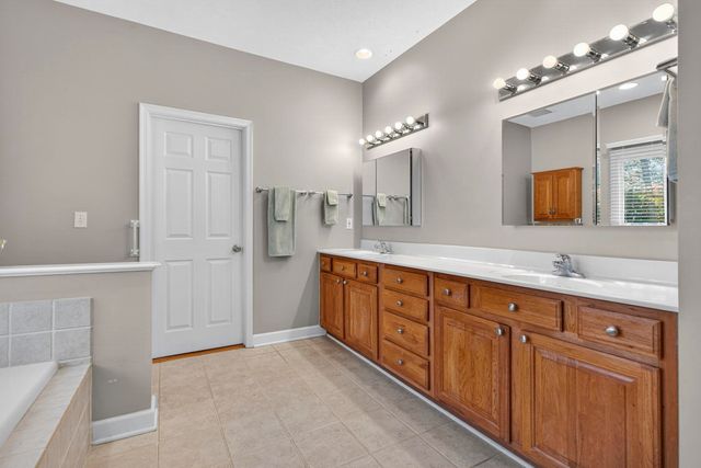 204 ROSE HILL CIR, Staunton, VA 24401