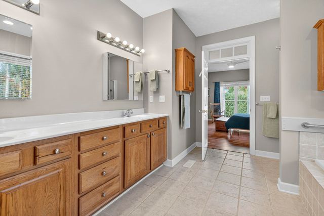 204 ROSE HILL CIR, Staunton, VA 24401