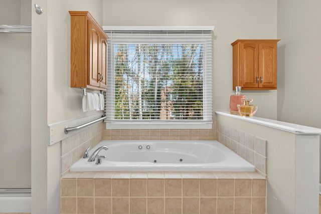 204 ROSE HILL CIR, Staunton, VA 24401