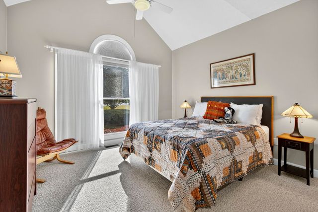 204 ROSE HILL CIR, Staunton, VA 24401