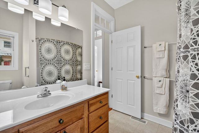 204 ROSE HILL CIR, Staunton, VA 24401