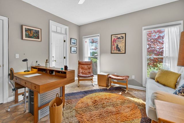 204 ROSE HILL CIR, Staunton, VA 24401