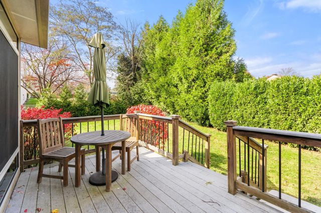 204 ROSE HILL CIR, Staunton, VA 24401