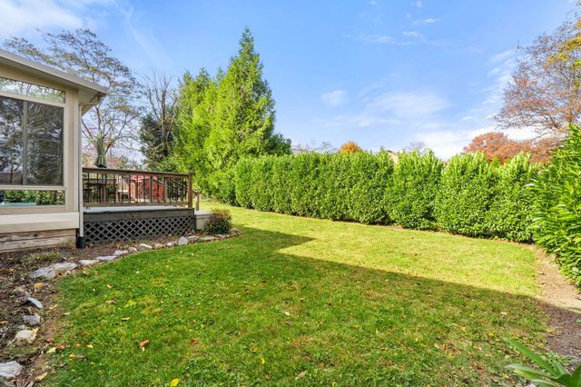 204 ROSE HILL CIR, Staunton, VA 24401